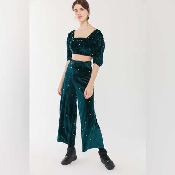 UO Perla Embellished Emerald Velvet Set - Picture 8 of 10